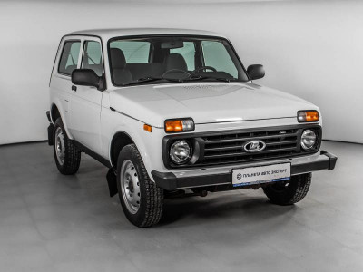 LADA 4x4 3 дв. 1.7 MT 8 кл. (Евро-4) (83 л. с.)