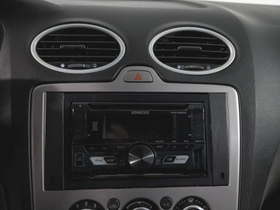 Ford Focus 1.6 MT (101 л. с.)