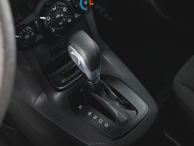 Ford Fiesta Хетчбэк 1.6 AT (105 л. с.)