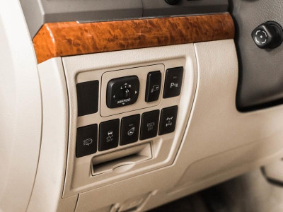 Toyota Land Cruiser 4.6 AT 4WD (7 мест) (309 л. с.)