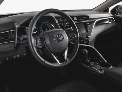Toyota Camry 2.5 AT (181 л.с.)
