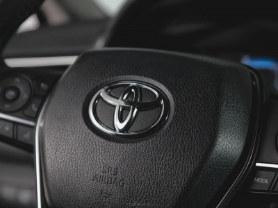 Toyota Camry 2.5 AT (181 л.с.)