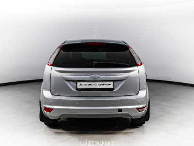 Ford Focus 1.6 AT (101 л. с.)