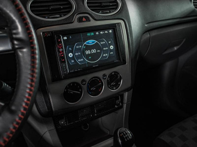 Ford Focus 1.6 MT (101 л. с.)