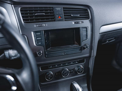 Volkswagen Golf 1.2 AT (105 л.с.)