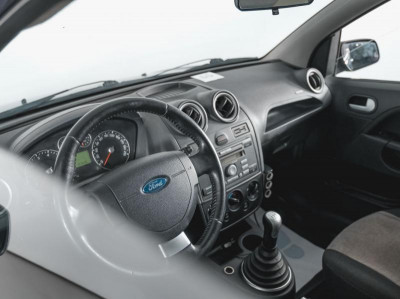Ford Fiesta 1.6 MT (99 л. с.)