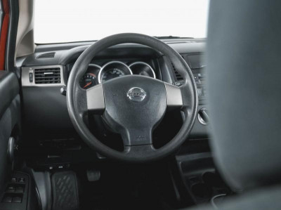 Nissan Tiida 1.6 MT (110 л. с.)