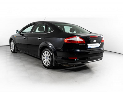 Ford Mondeo 1.6 MT (125 л. с.)