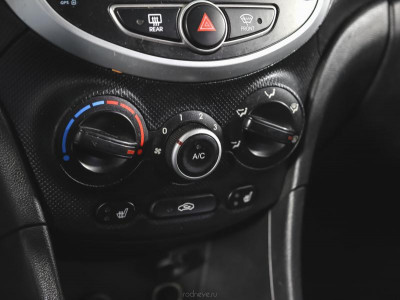 Hyundai Solaris 1.4 MT (107 л. с.)