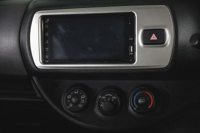 Toyota Vitz 1.3 CVT (94 л. с.)