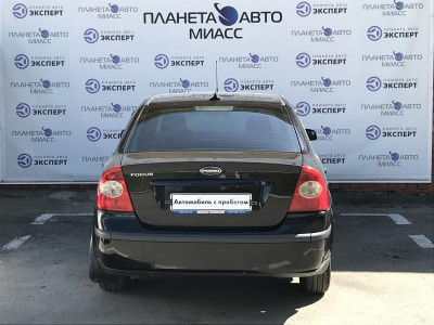 Ford Focus 1.8 MT (125 л. с.)