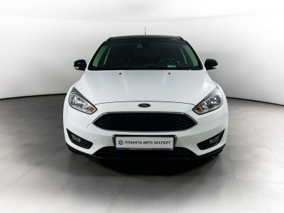Ford Focus Хетчбэк 1.6 Ti-VCT PowerShift (125 л. с.) White and Black
