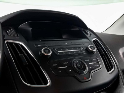 Ford Focus Хетчбэк 1.6 Ti-VCT PowerShift (125 л. с.) White and Black