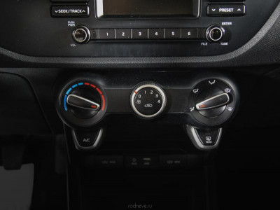 Kia Rio 1.6 MT (123 л. с.)