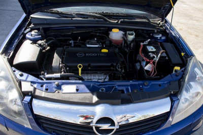 Opel Vectra 1.8 MT (140 л. с.)