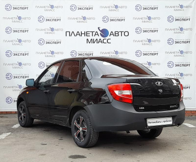 LADA Granta седан 1.6 MT 8кл (82 л. с.)