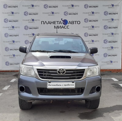 Toyota Hilux 2.5D MT Turbo AWD (144 л. с.)