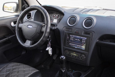 Ford Fusion 1.6 MT (100 л. с.)