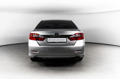 Toyota Camry 2.5 AT (181 л. с.)