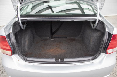 Volkswagen Polo 1.6 Tiptronic (105 л. с.)