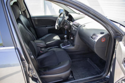 Ford Mondeo 1.8 MT (125 л. с.)