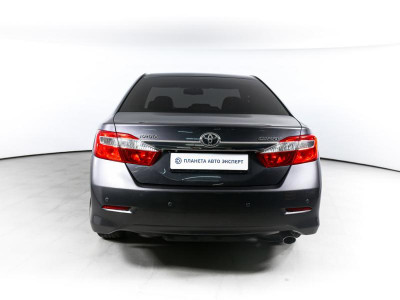 Toyota Camry 2.5 AT (181 л. с.)