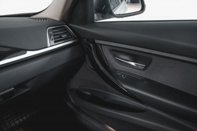 BMW 3 серия 320i AT (184 л. с.)