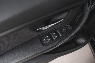 BMW 3 серия 320i AT (184 л. с.)