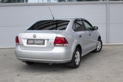 Volkswagen Polo 1.6 MT (105 л. с.)