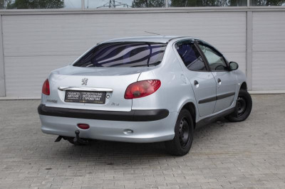 Peugeot 206 1.4 MT (75 л. с.)