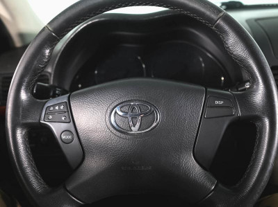 Toyota Avensis 1.8 MT (129 л. с.)