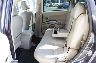 Mitsubishi Outlander 3.0 AT 4WD (220 л. с.)