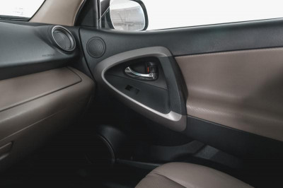 Toyota RAV4 2.0 AT (152 л.с.) 4WD