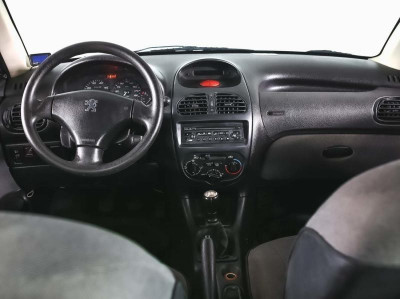 Peugeot 206 1.4 MT (75 л. с.)