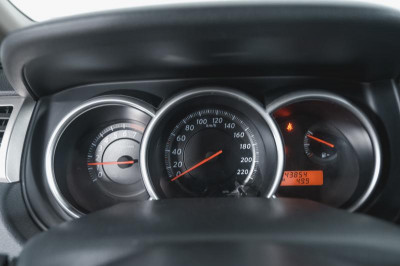 Nissan Tiida 1.6 MT (110 л. с.)