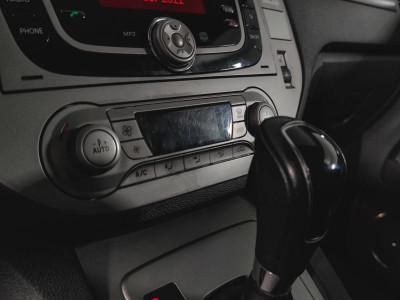 Ford Kuga 2.5 DuraShift AWD (200 л. с. '11)