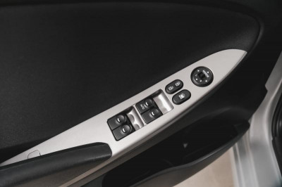 Hyundai Solaris Хетчбек 1.6 AT (123 л. с.)