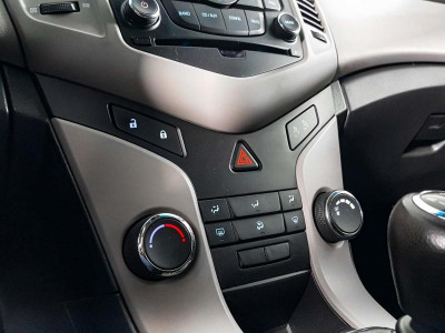 Chevrolet Cruze 1.6 MT (113 л.с.)