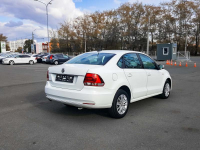 Volkswagen Polo 1.6 MPI MT (110 л. с.) Highline